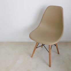 SILLA EAMES KAKI